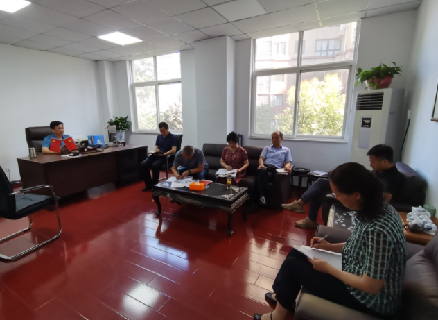 二毛实业：党委召开中心组专题学习会