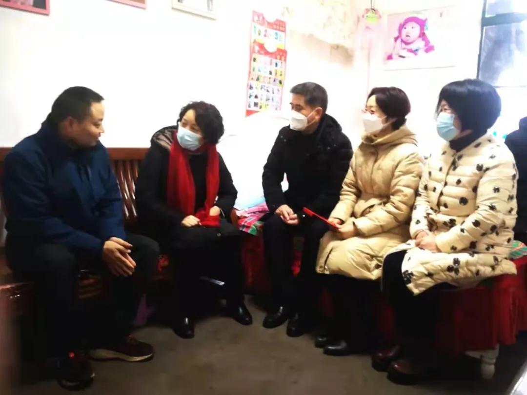 物産集團：物産集團領導班子走訪慰問困難黨員